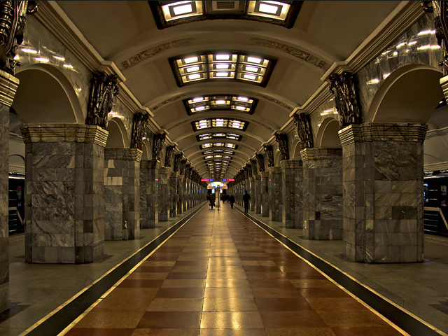 Giro per la metropolitana di San Pietroburgo, Russia