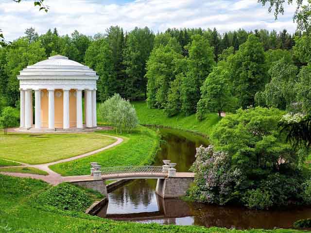 Palacio de Pablo y parque. Excursiones y tours por San Petersburgo en español