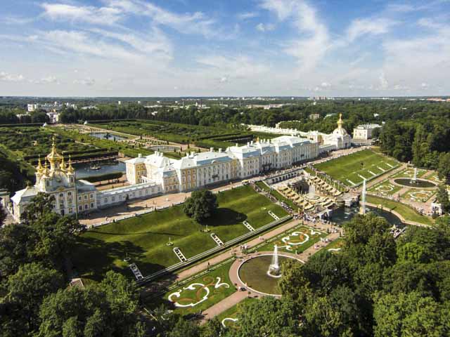 Palacio y parque en Peterhof. Excursiones y tours por San Petersburgo en español