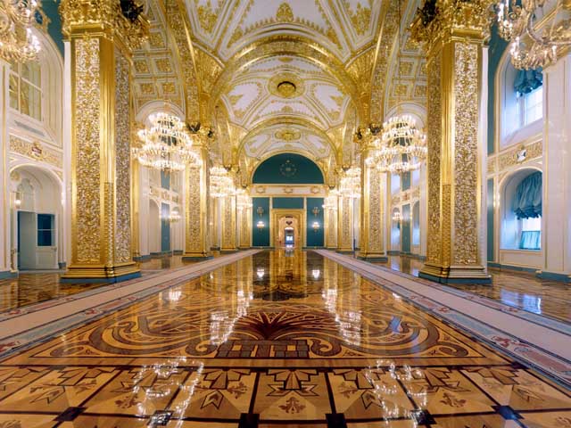 Palacio y parque en Peterhof. Excursiones y tours por San Petersburgo en español