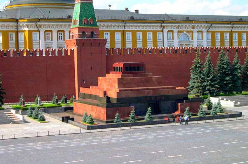 Private Walking Tour of Moscow with Kremlin Entrance Ticket